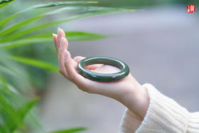 和田青玉手镯  圈口：56mm