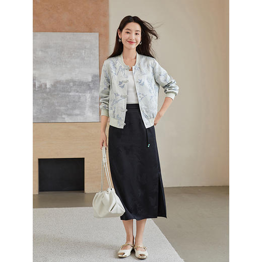 【年货节】熙世界新中式盘扣棒球服外套短款2025秋装新款国风提花夹克上衣 商品图3