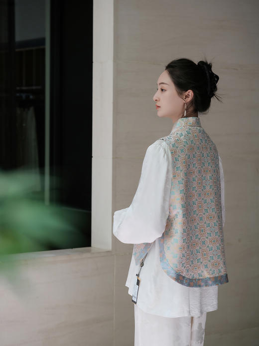 盛唐婧 |真丝宋锦如意纹马甲 商品图3