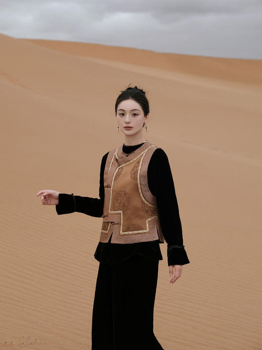 盛唐婧 |中式国风万字纹库缎琵琶襟马甲-古铜色 商品图5