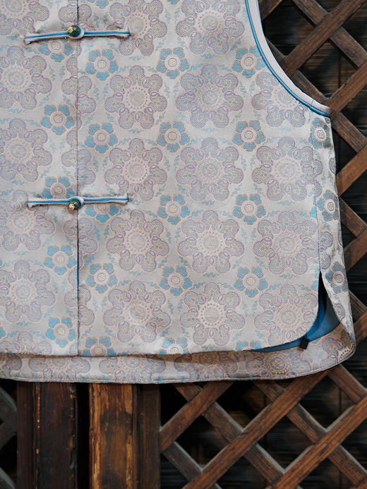 盛唐婧 |真丝宋锦回纹团花对襟马甲 商品图3