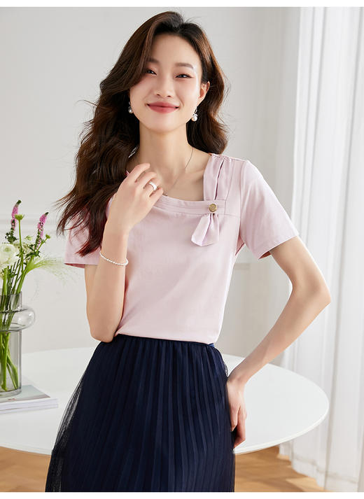 【专属特价】熙世界设计感斜V领T恤衫女短袖2025夏季新款百搭纯色透气凉感上衣 商品图2