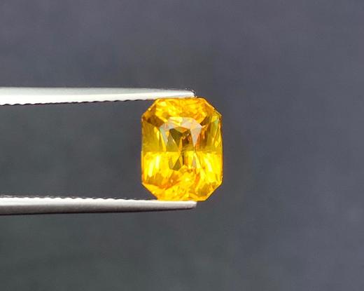 2.56ct 黄蓝宝裸石 商品图3