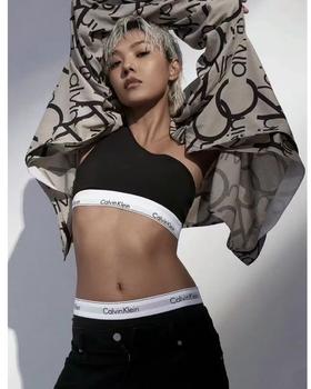 清仓！！一套入！公司正品！！粉盒女士套装黑、灰配色 CK 女士无钢圈运动内衣套装     文胸➕内裤   斜肩内衣套装