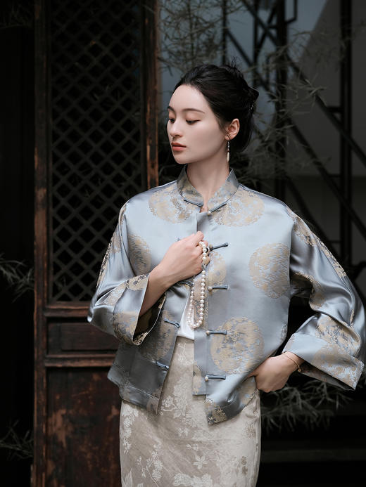 盛唐婧 |真丝库缎龙纹外套-银灰色 商品图4