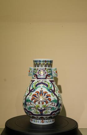 仿清乾隆斗彩描金灌耳福桶瓶