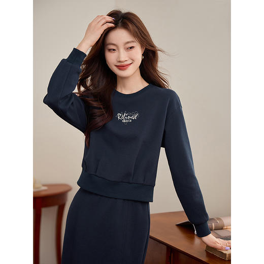 【年终特卖】熙世界入秋穿搭一整套秋季新款休闲运动圆领卫衣半身裙两件套装 商品图1