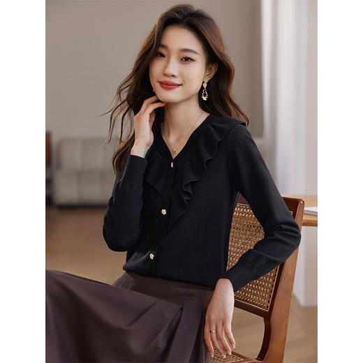 【年终特卖】熙世界法式荷叶边V领针织衫上衣小众别致长袖毛衣2025秋冬新款 商品图2