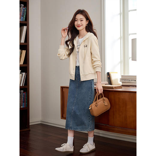 【五折购】熙世界连帽卫衣女秋季短款外套2025新款时尚休闲拉链开衫上衣潮 商品图4