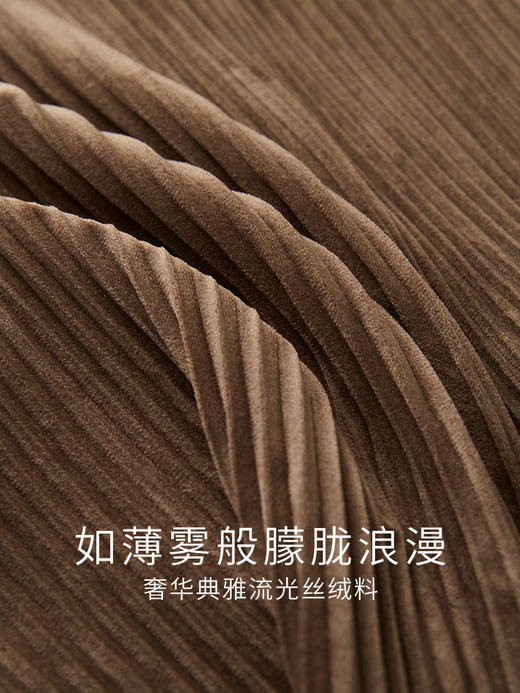 【年终特卖】熙世界复古棕色丽丝绒半身裙女秋冬2025新款复古开叉包臀直筒长裙 商品图3