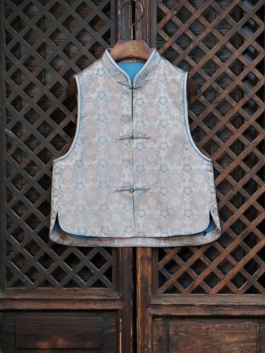 盛唐婧 |真丝宋锦回纹团花对襟马甲 商品图1