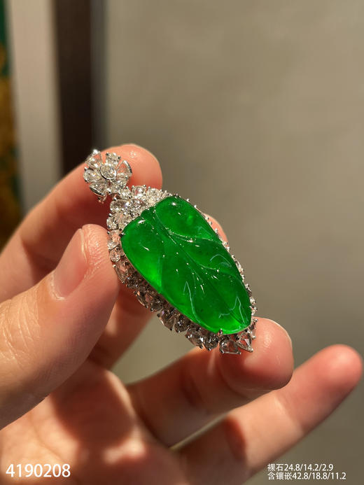 老坑玻璃种帝王绿叶子吊坠【4190208】具体价格微信咨询 商品图0