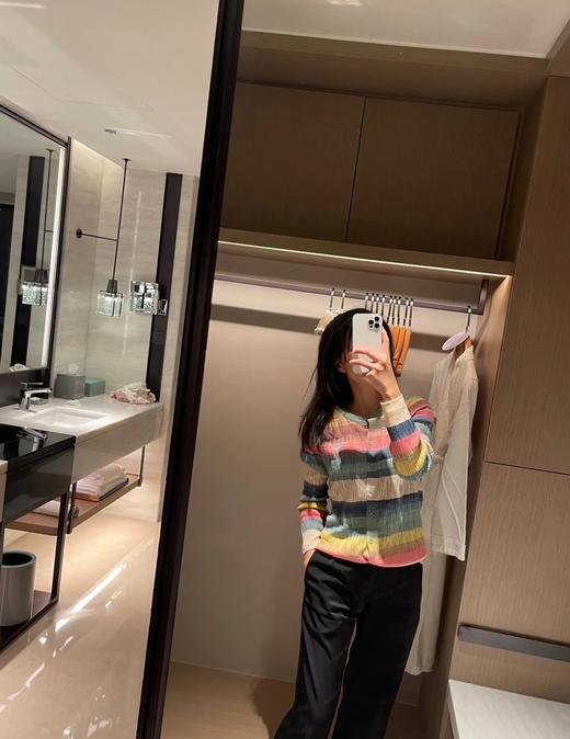 822-3渠道尾货 西太后 土星刺绣 多巴胺彩虹条纹 针织开衫 滑溜溜 商品图3