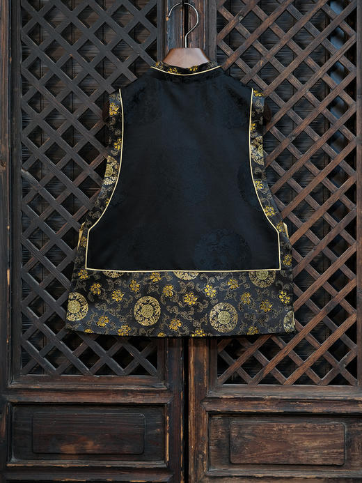 盛唐婧 |中式国风团龙库缎对襟马甲-黑色 商品图4