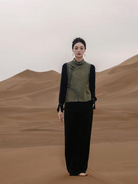 盛唐婧 |中式国风缠枝坐莲琵琶襟马甲