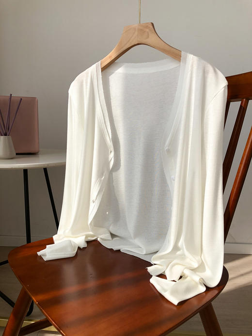 雀说柔软轻薄蚕丝开衫女夏宽松莱赛尔V领长袖针织空调衫AL 商品图7