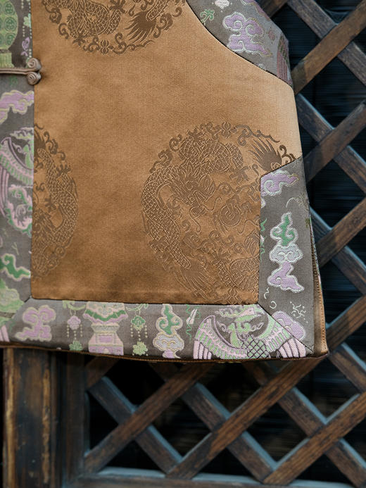 盛唐婧 |中式国风团龙库缎对襟马甲-棕色 商品图2