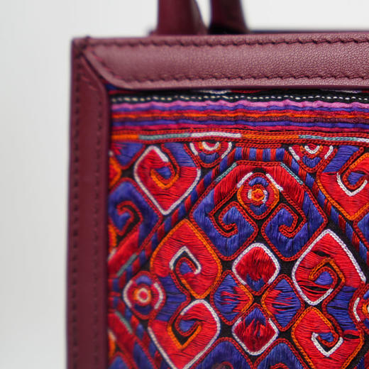 深山集市·红色数纱绣竖版小包HY05030131 商品图4