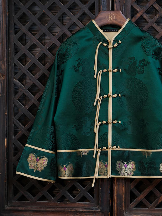 瑕疵|盛唐婧 |中式国风祖母绿库缎八仙纹外套[特价品](特殊商品不退不换) 商品图6