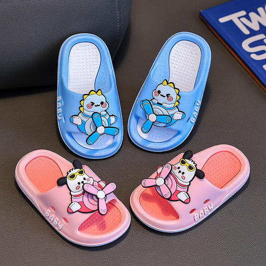 【萌趣不停，萌化你的心，玩耍与艺术的结合】儿童拖鞋新款 男孩女孩夏季室内居家 防滑软底 可爱卡通女宝宝凉拖鞋-QQ 商品图1