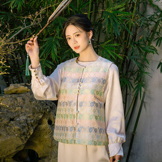 荷言GL新中式原创 争春 织锦龟背纹珍珠扣花色马甲坎肩背心新品 商品图0