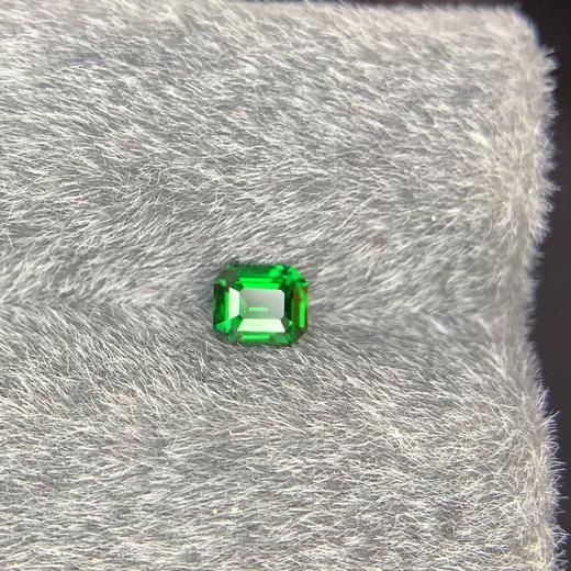 0.57ct 沙弗莱裸石 商品图8
