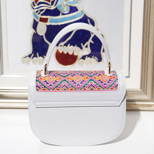 深山集市·彩色数纱绣白色手提包HY05030132 商品图4
