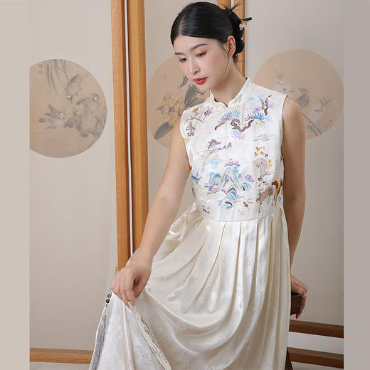 致橡树2024夏季辛苦啊中式刺绣无袖百褶连衣裙S241578 商品图0