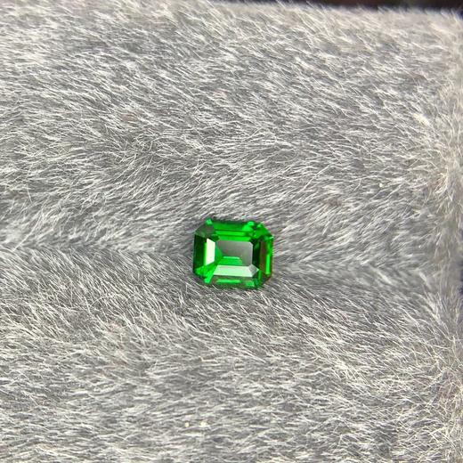 0.57ct 沙弗莱裸石 商品图2