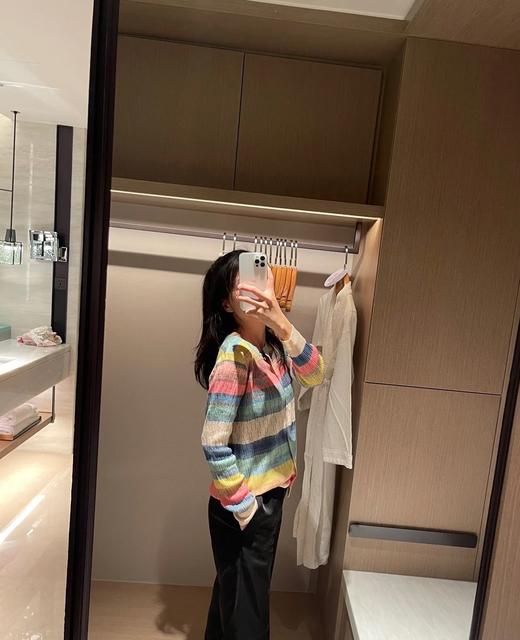 822-3渠道尾货 西太后 土星刺绣 多巴胺彩虹条纹 针织开衫 滑溜溜 商品图4