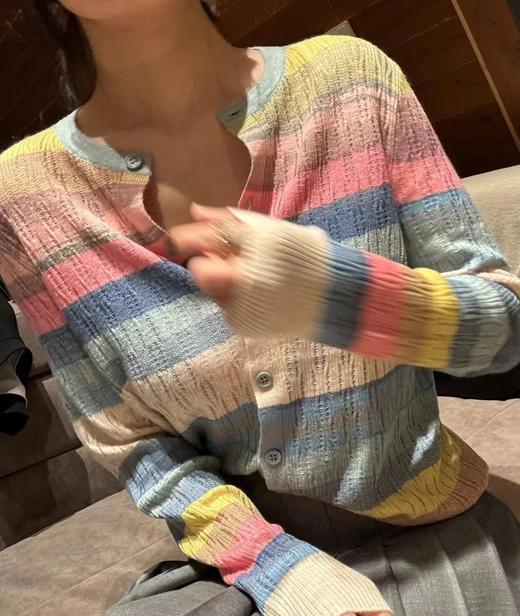 822-3渠道尾货 西太后 土星刺绣 多巴胺彩虹条纹 针织开衫 滑溜溜 商品图0