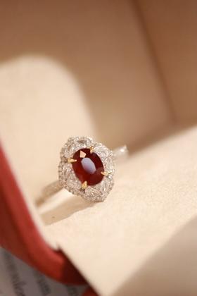 1.35ct 红宝石戒指