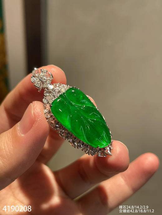 老坑玻璃种帝王绿叶子吊坠【4190208】具体价格微信咨询 商品图1