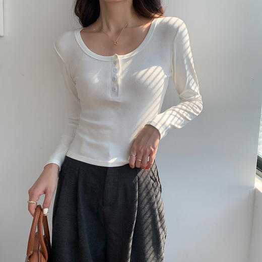 高弹螺纹棉纽扣门襟打底衫女2024秋冬新款纯欲露锁骨长袖打底上衣 商品图0