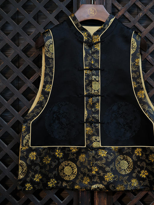 盛唐婧 |中式国风团龙库缎对襟马甲-黑色 商品图1