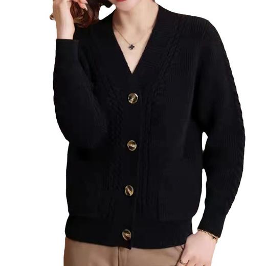 2024秋冬V领针织开衫女外搭麻花长袖气质休闲毛衣女舒适外套批发 商品图4