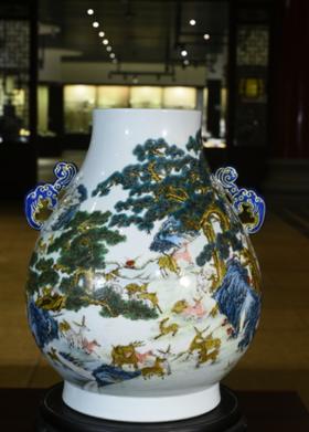 仿清乾隆粉彩百鹿双耳尊（蓝耳）