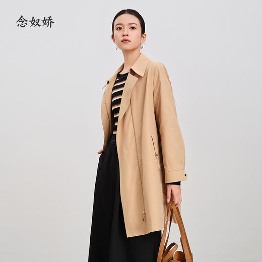 【商场同款】CNG4872 “极简通勤风衣” 温和驼色 宽松廓形 舒适包容身材 翻领结合拉链 大气洒脱 一手长小个子也适合 春秋风衣 商品图9