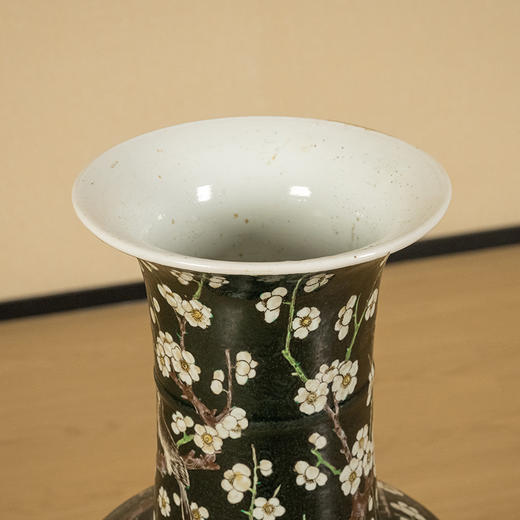 清 黑地粉彩喜上眉梢凤尾尊花瓶 商品图1