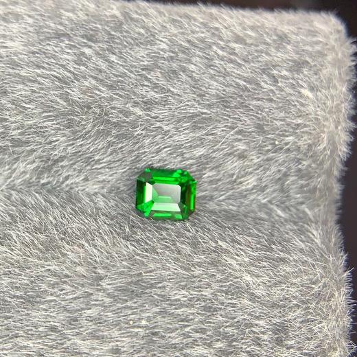 0.57ct 沙弗莱裸石 商品图1