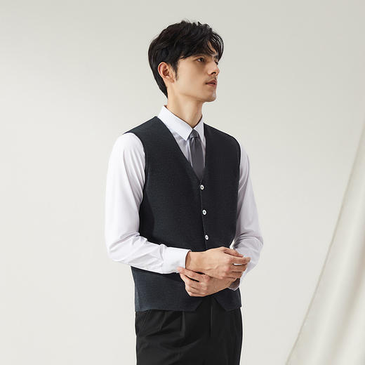【高端系列】柒牌开衫羊毛衫男士2025春季新款无袖V领保暖针织衫	128Y70010 商品图1