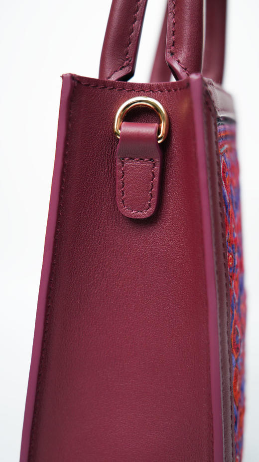 深山集市·红色数纱绣竖版小包HY05030131 商品图3