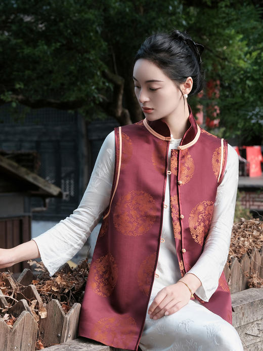 盛唐婧 |中式国风库缎中长马甲-紫红 商品图3