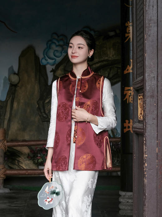 盛唐婧 |中式国风库缎中长马甲-紫红 商品图0