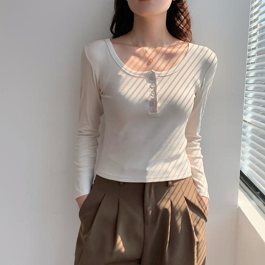 高弹螺纹棉纽扣门襟打底衫女2024秋冬新款纯欲露锁骨长袖打底上衣 商品图2
