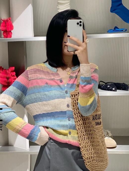 822-3渠道尾货 西太后 土星刺绣 多巴胺彩虹条纹 针织开衫 滑溜溜 商品图2