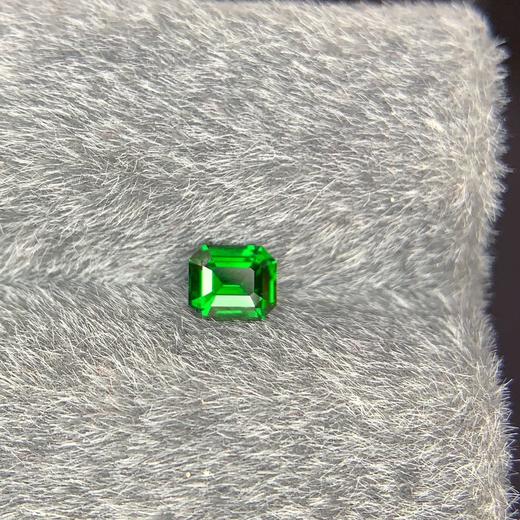 0.57ct 沙弗莱裸石 商品图7