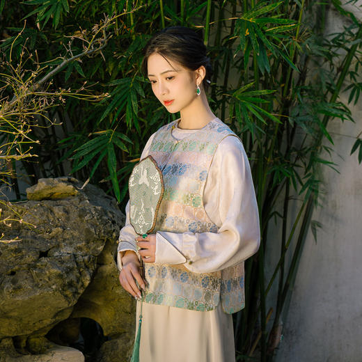 荷言GL新中式原创 争春 织锦龟背纹珍珠扣花色马甲坎肩背心新品 商品图3