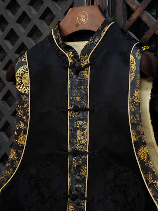 盛唐婧 |中式国风团龙库缎对襟马甲-黑色 商品图2