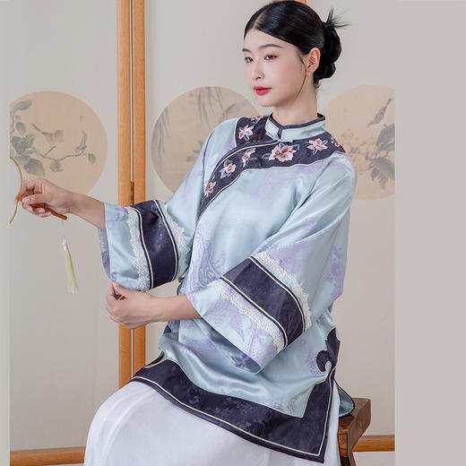 致橡树2024早秋新款女装人丝提花绣花二大衫上衣B241140-T 商品图2